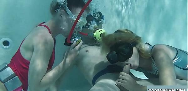  underwater blowjob goes two way